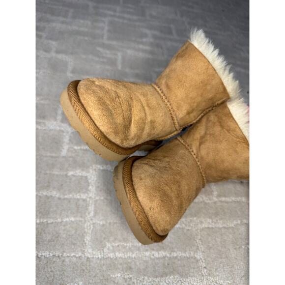 UGG Mini Bailey Bow II Boot Kids Toddlers Chestnut WORN ONCE - Picture 3 of 11